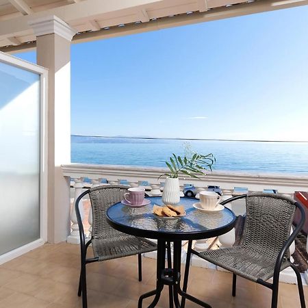 Marina Beachfront Apartment By Konnect, Ypsos Exteriér fotografie